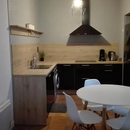 Chez Carca, Au Pied De La Cite De Apartment