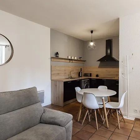 Apartment Chez Carca, Au Pied De La Cite De *
